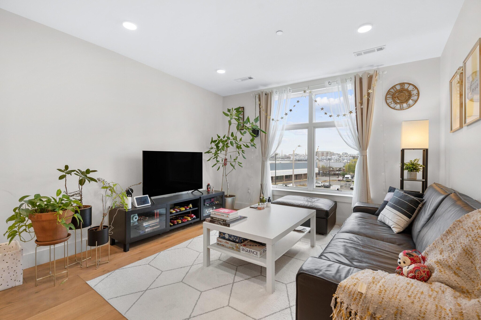 Building Photo - 248 Meridian St