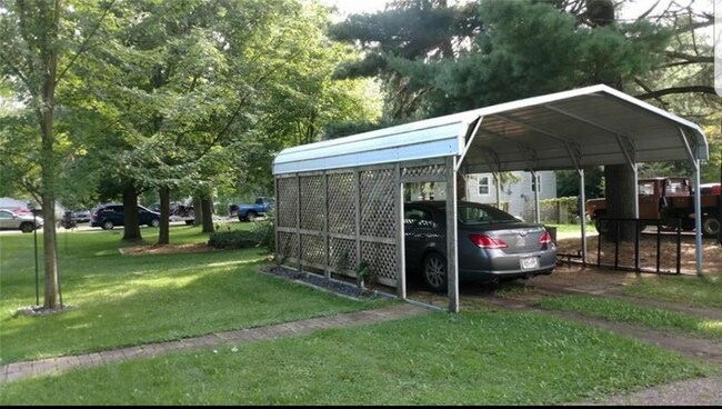 Building Photo - 224 E Dell St