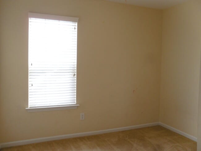 Building Photo - Beautiful 4bd/2.5bth home with an open lay...