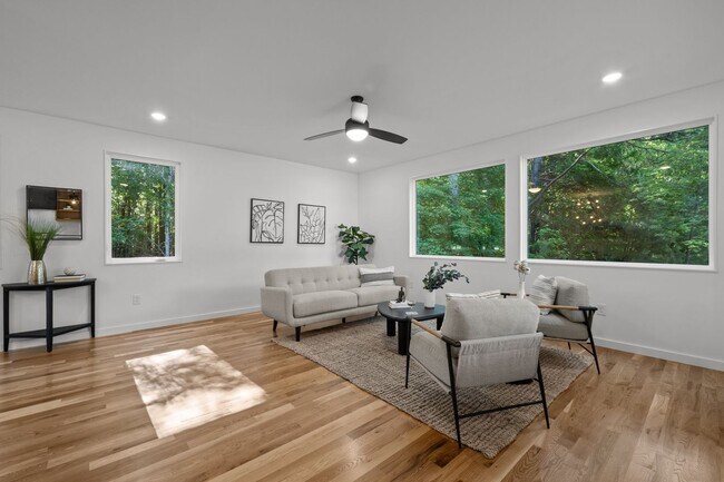 Building Photo - Stunning New Construction Home in the Hear...