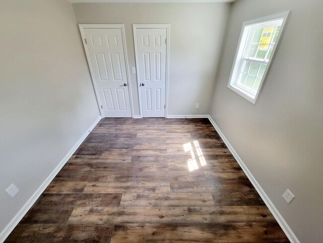 Building Photo - 3 Bed 1 Bath Newly Remodeled Home in Burli...