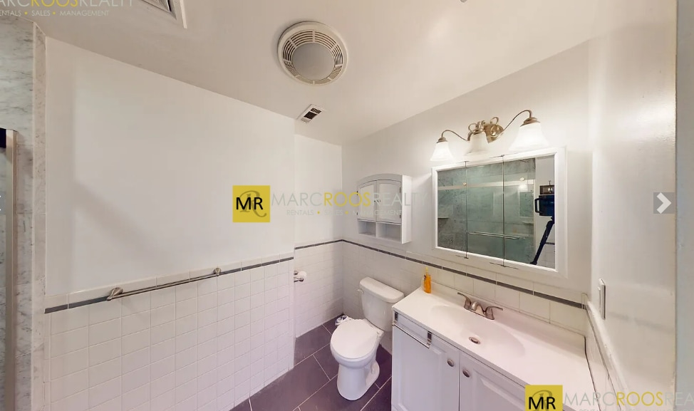 Building Photo - 1402 Beacon St