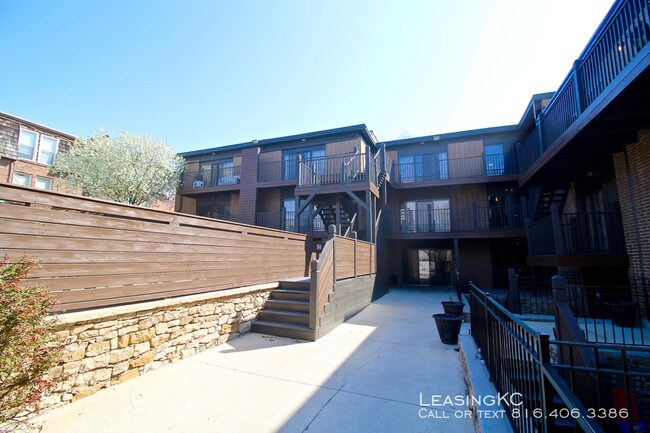 Building Photo - Plaza 44
