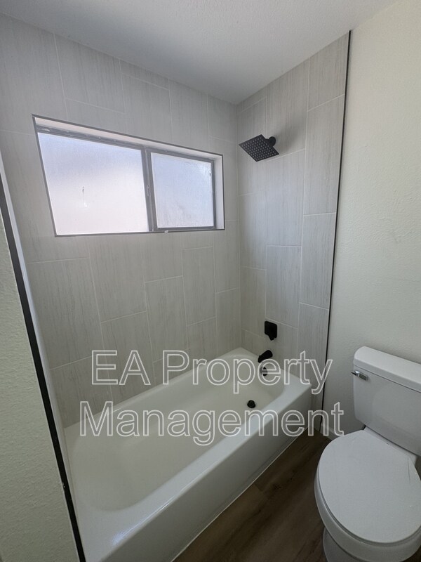 Building Photo - 4830 Aquamarine Dr NE