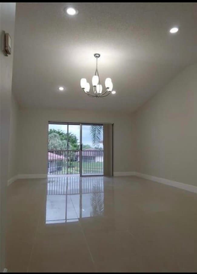Building Photo - 9903 Three Lakes Cir