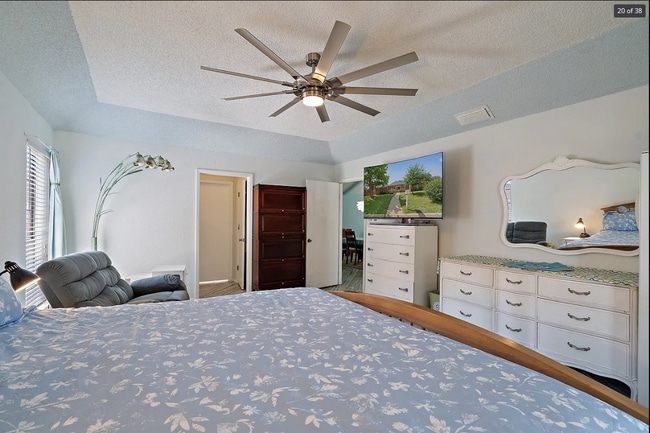 Building Photo - 213 Circleview Dr S