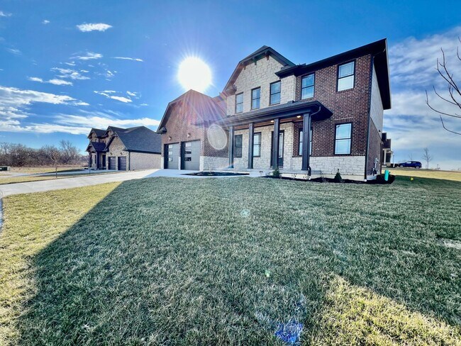 Building Photo - NEW, big, beautiful, Executive Home Liberty Twp