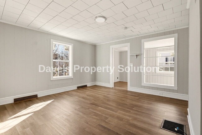 Building Photo - Charming Updated Home in Prime Winston-Salem Location