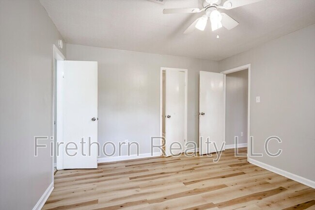 Building Photo - 2719a Meadowbrook Dr