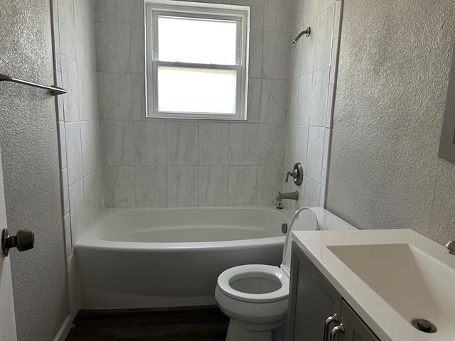 Building Photo - 3018 Gardenia Dr