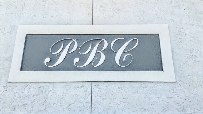 Building Photo - Seasonal/short term 2/2 vacation condo close to Anna Maria