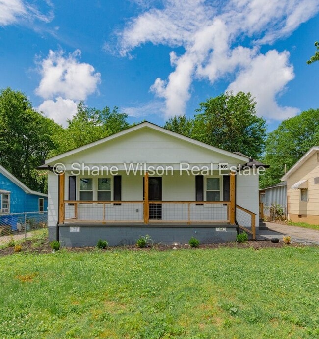 Primary Photo - 2903 S Hawthorne St