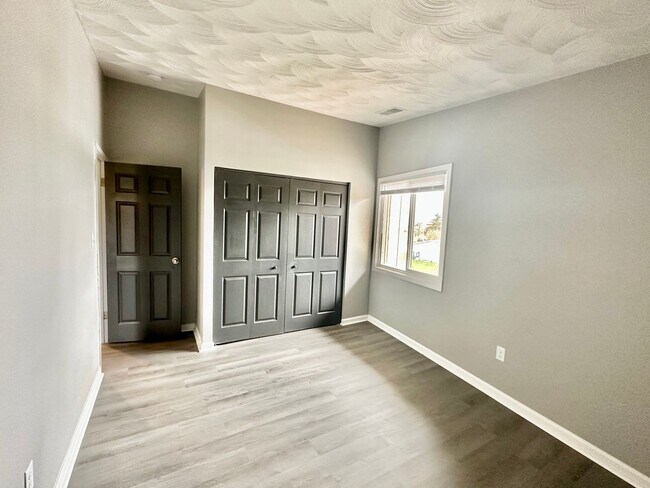 Building Photo - Experience Luxury Living at Bellagio Living I: Modern Apartments in Lawrence, Indiana