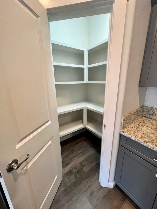 Building Photo - 199 Mellecker Way