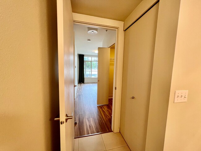 Building Photo - Stunning, Luxe Condo in Ballard! Two Beds ...