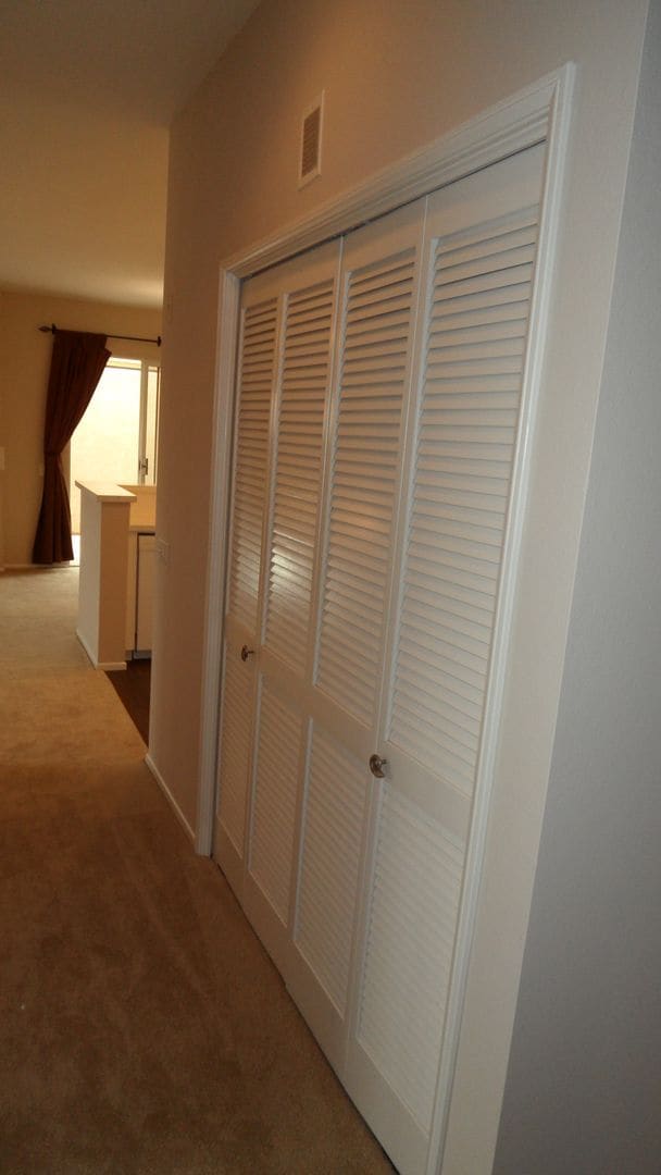 Building Photo - Clean & Spacious 2BR 2BA Two-Story, All Up...