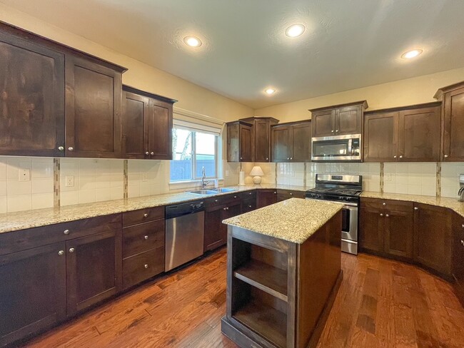 Building Photo - 832 W Cagney Dr