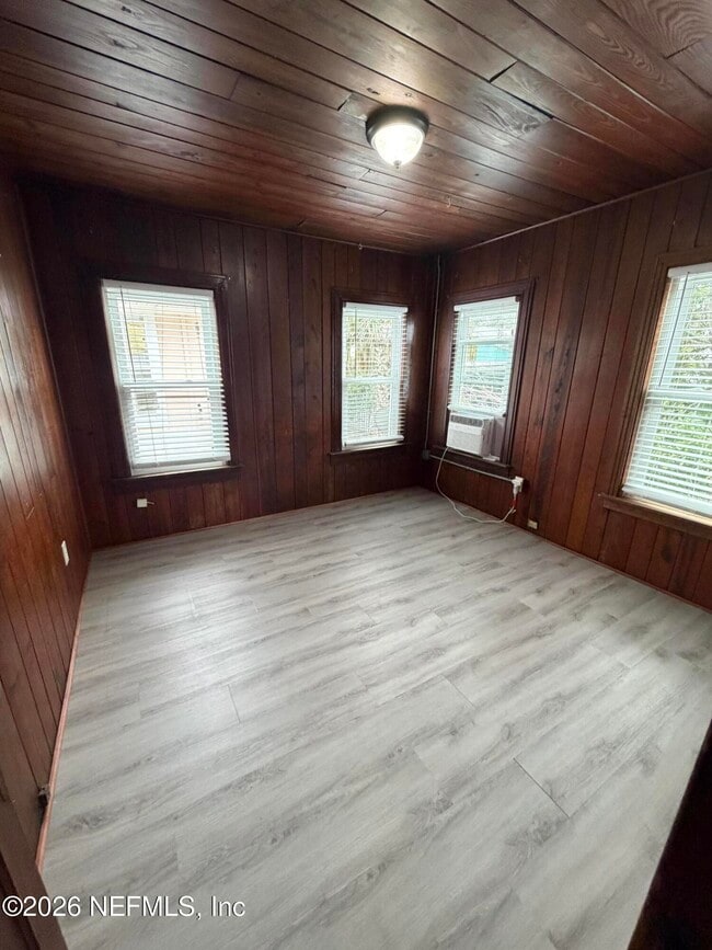 Building Photo - 1720 1st St N