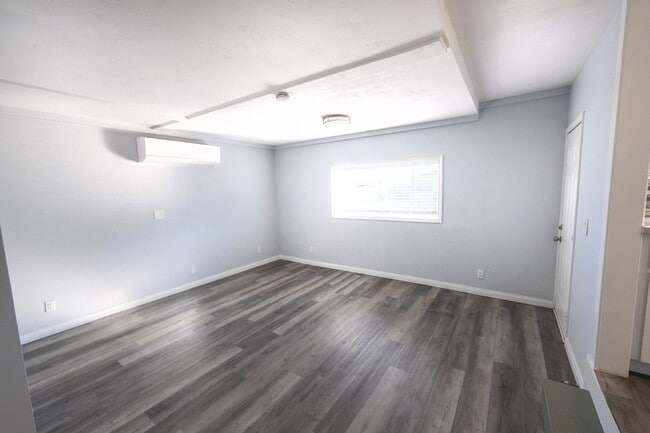 Building Photo - Ready for showing on 6-25-25    3BR/1BA - ...