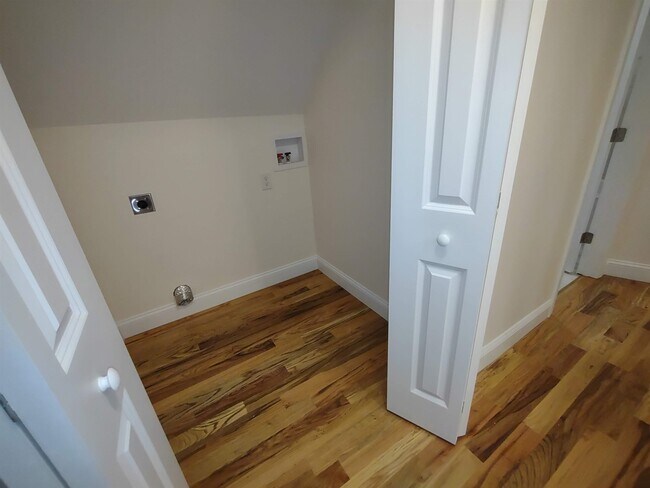 Building Photo - 394 Union Ave