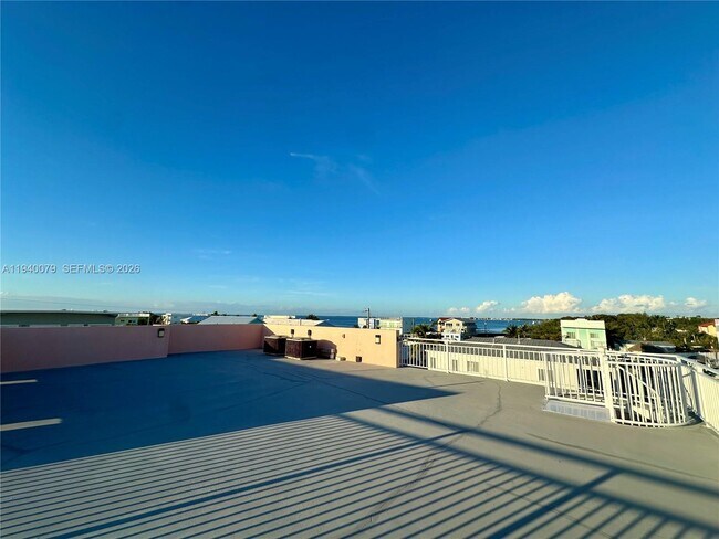 Building Photo - 1516 Aqueduct Ln