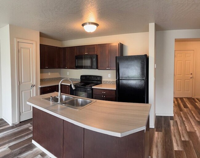 Building Photo - 1613