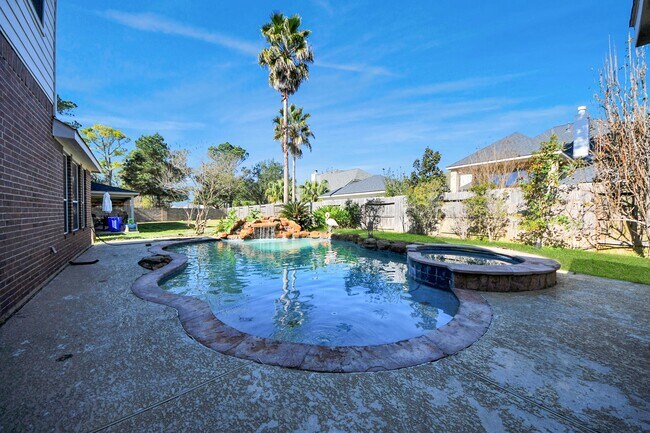Building Photo - 18330 Enchanted Rock Trail