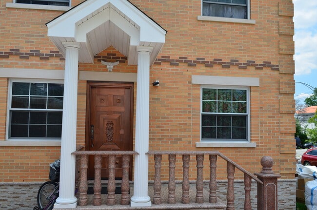 Building Photo - 14906 Elm Ave