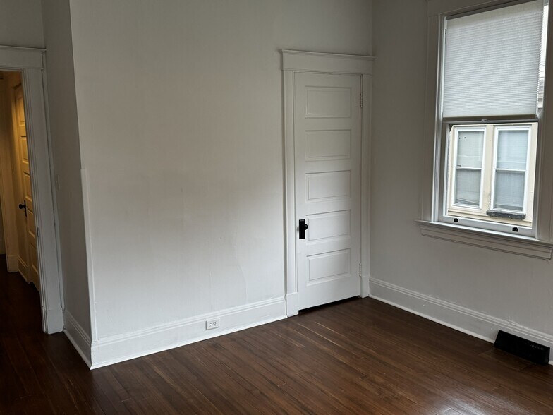 Building Photo - 517 Camden Ave