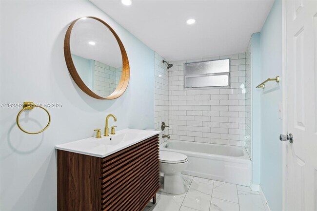 Building Photo - 116 Royal Pk Dr