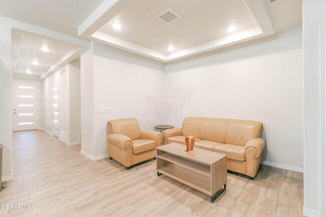 Building Photo - 1100 Nickel Hl Ave