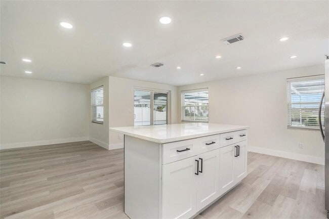 Building Photo - 15606 Allmand Dr
