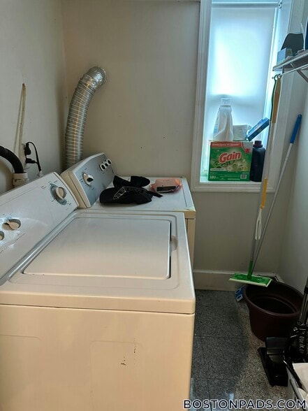 Building Photo - 127 Cedar St