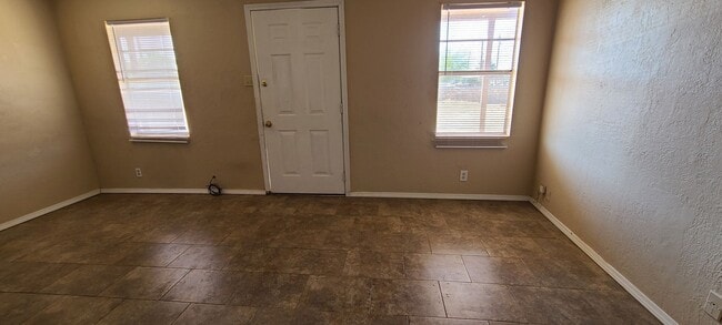 Building Photo - Nice and Cozy Duplex located in Northeast El Paso