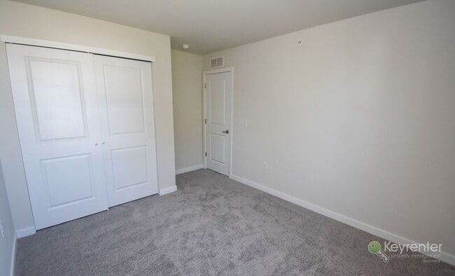 Building Photo - 4991 Franklin Cir