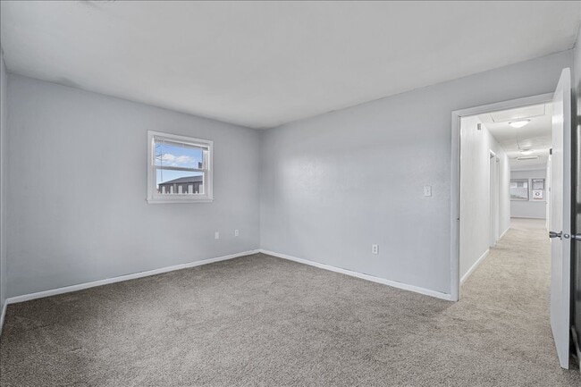 Building Photo - 925 2nd Ave E