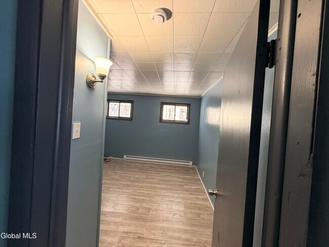 Building Photo - 54 Arch St