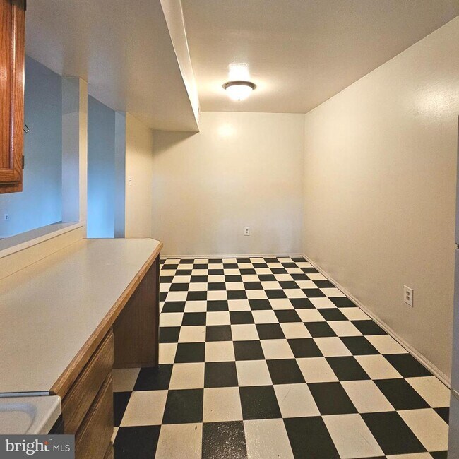 Building Photo - 7754 New Providence Dr