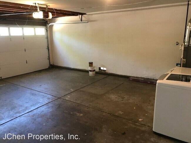 Building Photo - 4 br, 2.5 bath House - 951 Pullman Ct.