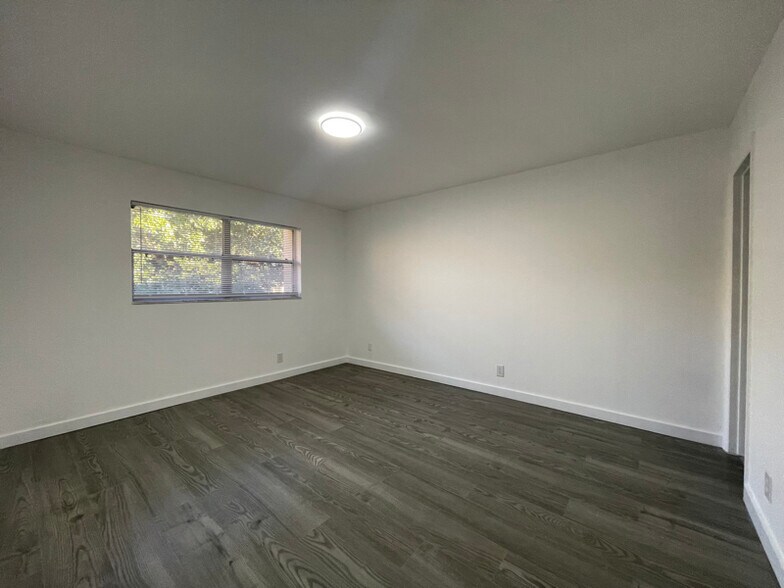 Building Photo - 7800 S Colony Cir