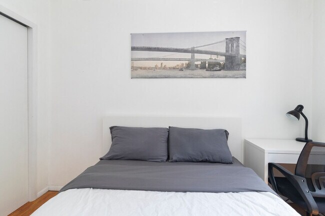 Building Photo - 316 E 96th St