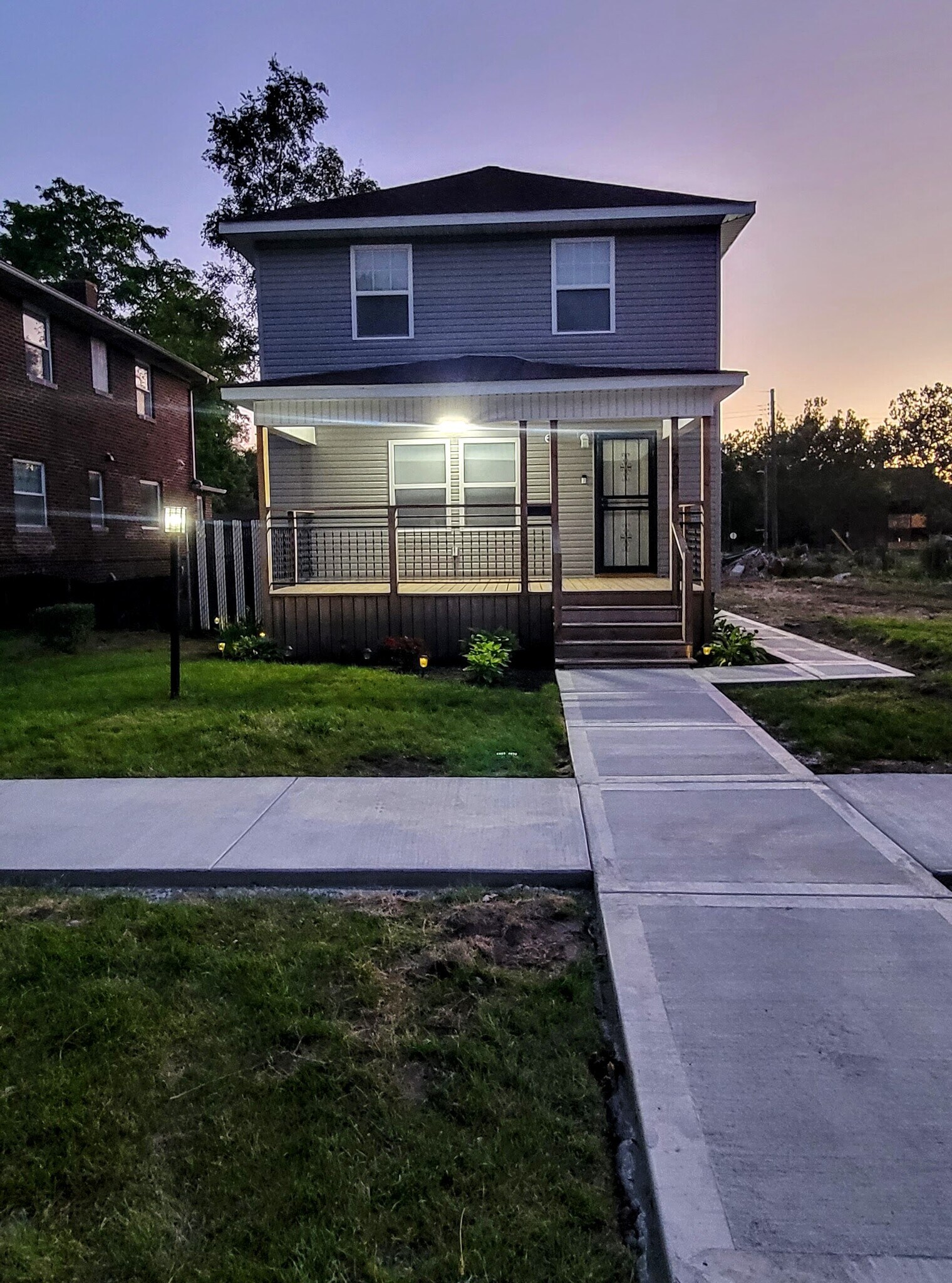 FRONT - 708 Vermont St