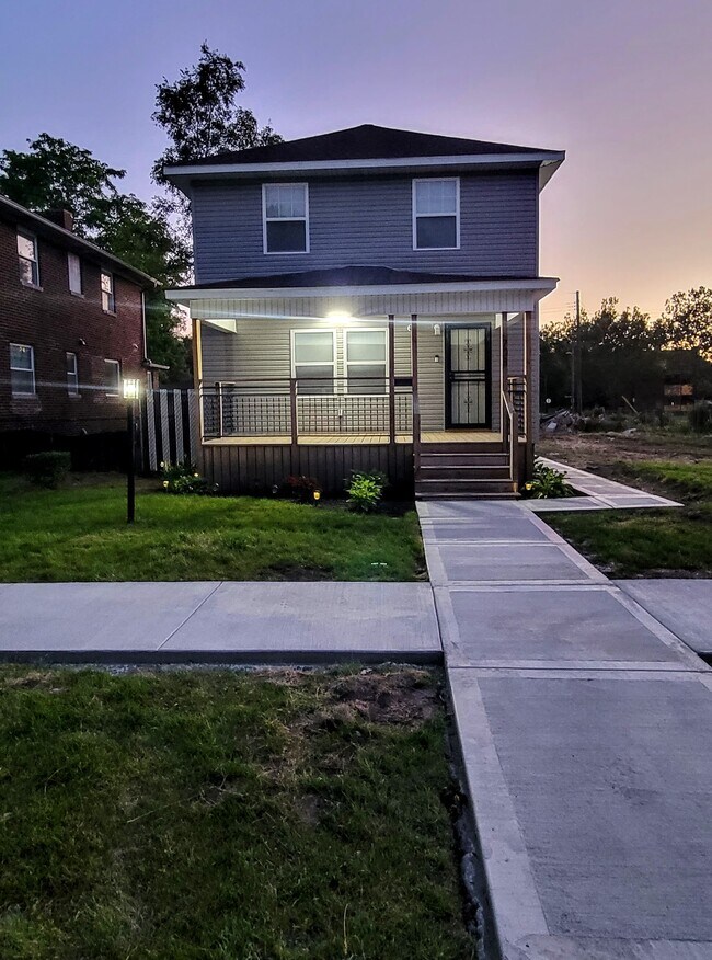 FRONT - 708 Vermont St