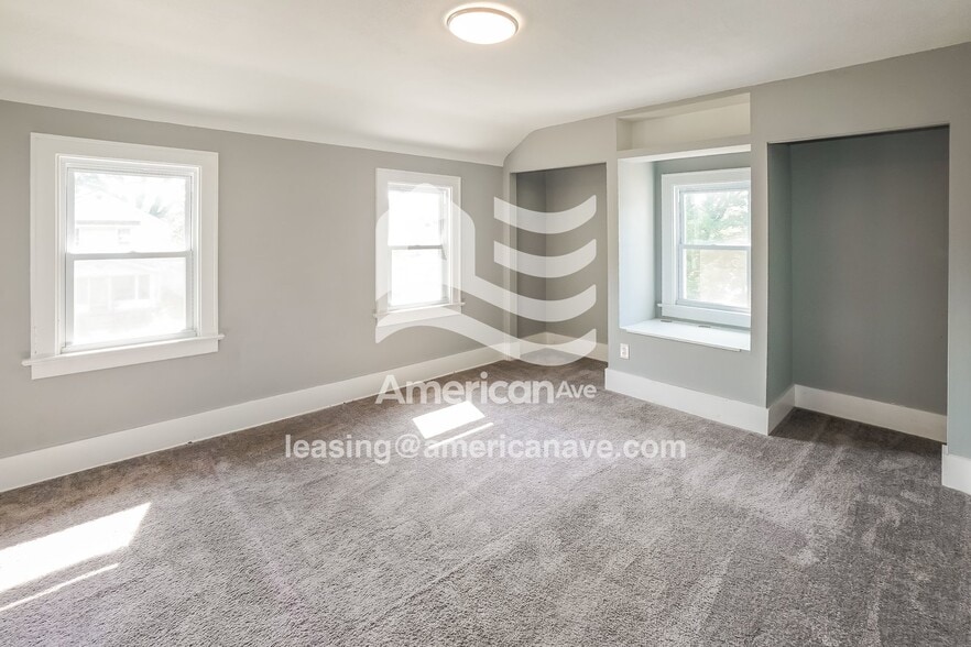 Building Photo - 324 Danberry St