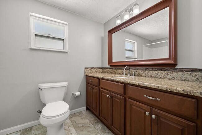 Building Photo - UPGRADED Home For Rent in Orangewood Highl...