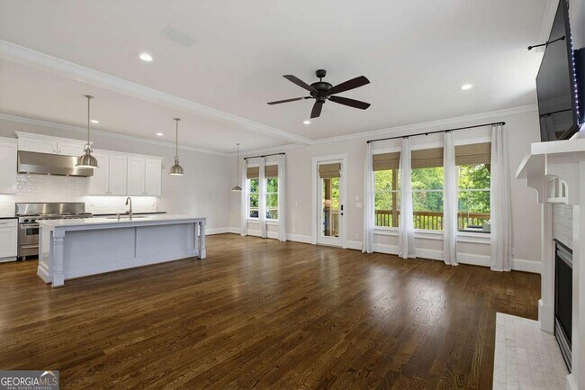 Building Photo - 1452 Woodland Hills Dr NE