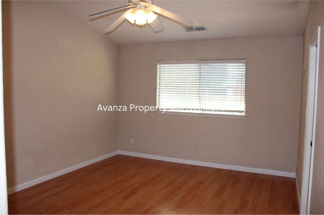 Building Photo - 4 Bedroom/2 Bath Home in Clovis  (Herndon and Armstrong)