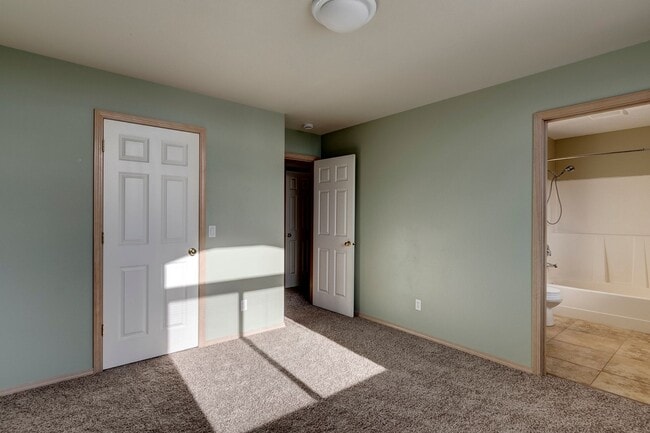 Building Photo - 3 Bedroom in Shannon Forest