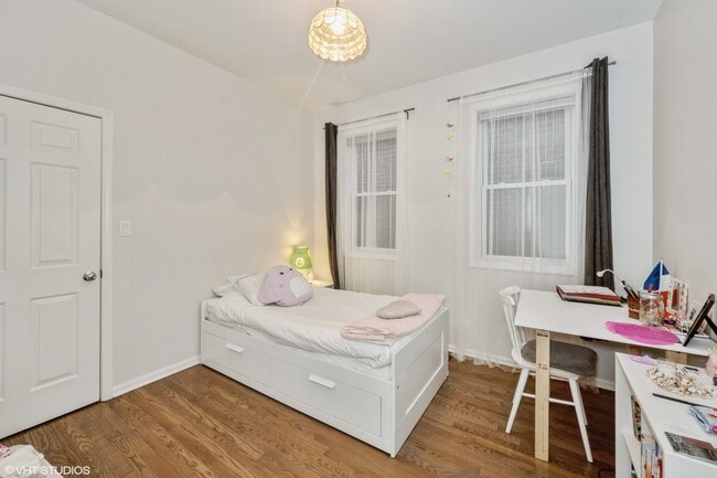 Building Photo - 1727 N Mohawk St