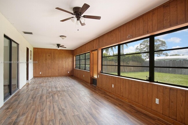 Building Photo - 525 SE Brookside Terrace